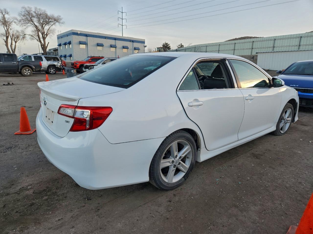 2014 TOYOTA CAMRY L photo 7