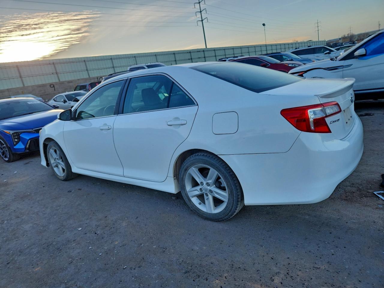 2014 TOYOTA CAMRY L photo 4