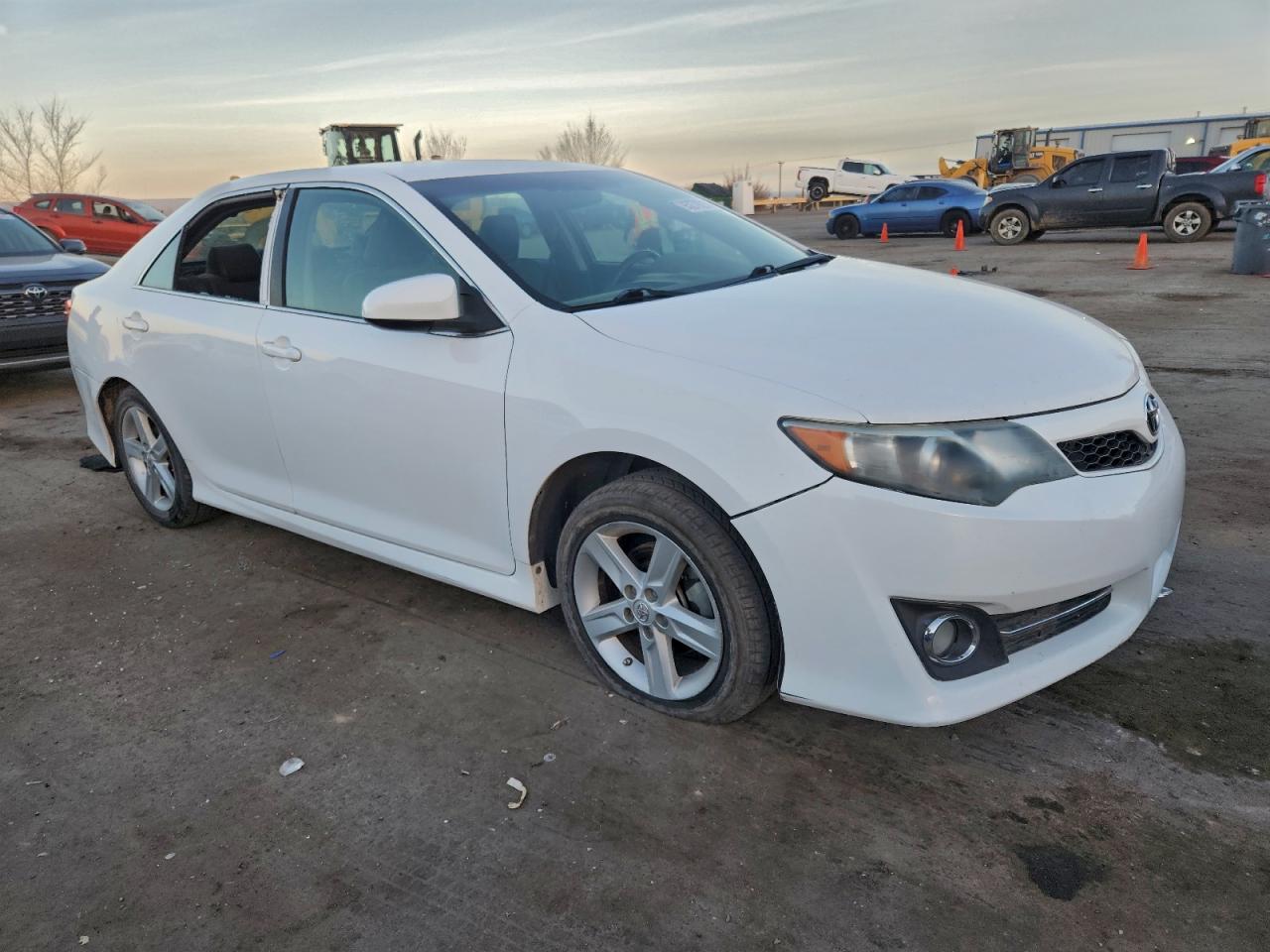 2014 TOYOTA CAMRY L photo 10