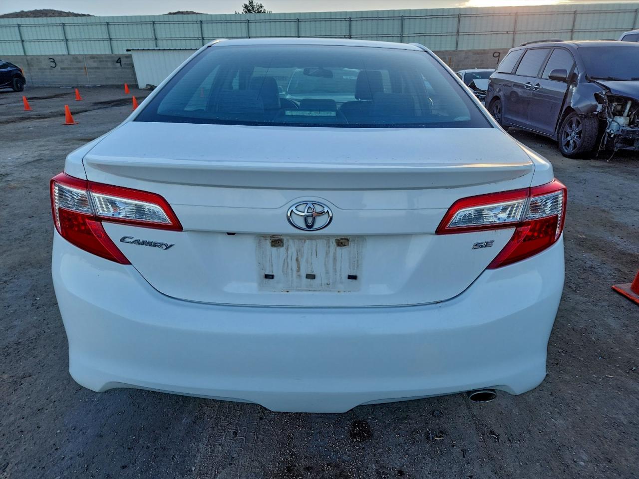 2014 TOYOTA CAMRY L photo 16