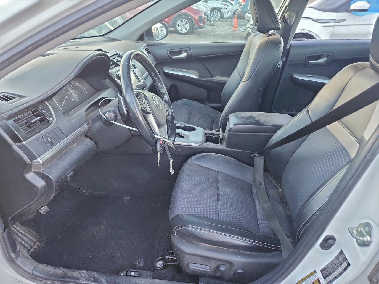 2014 TOYOTA CAMRY L photo 19