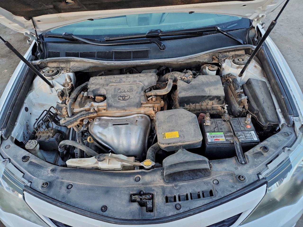2014 TOYOTA CAMRY L photo 31
