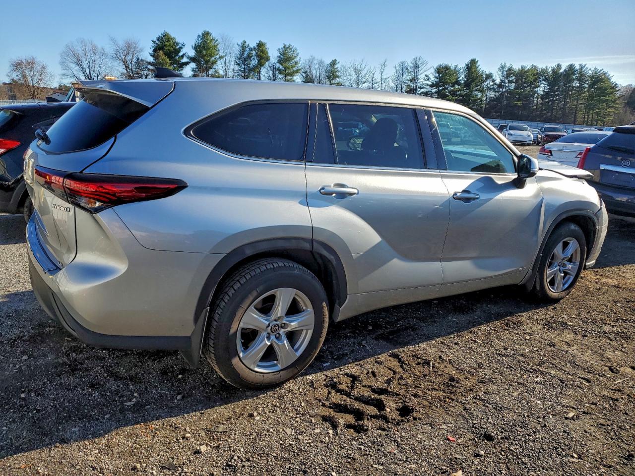 2022 TOYOTA HIGHLANDER photo 3