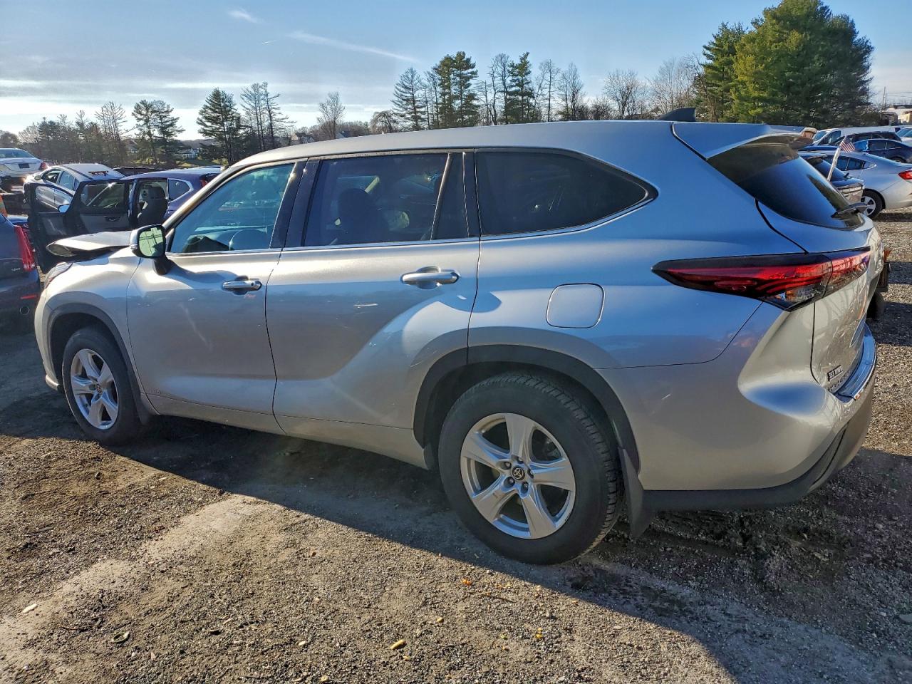 2022 TOYOTA HIGHLANDER photo 2