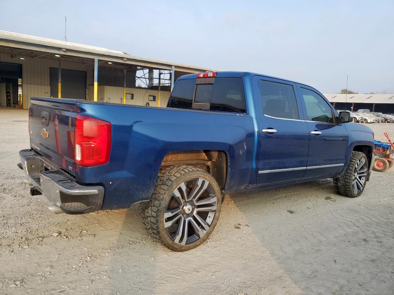2017 CHEVROLET SILVERADO C1500 LTZ photo 5