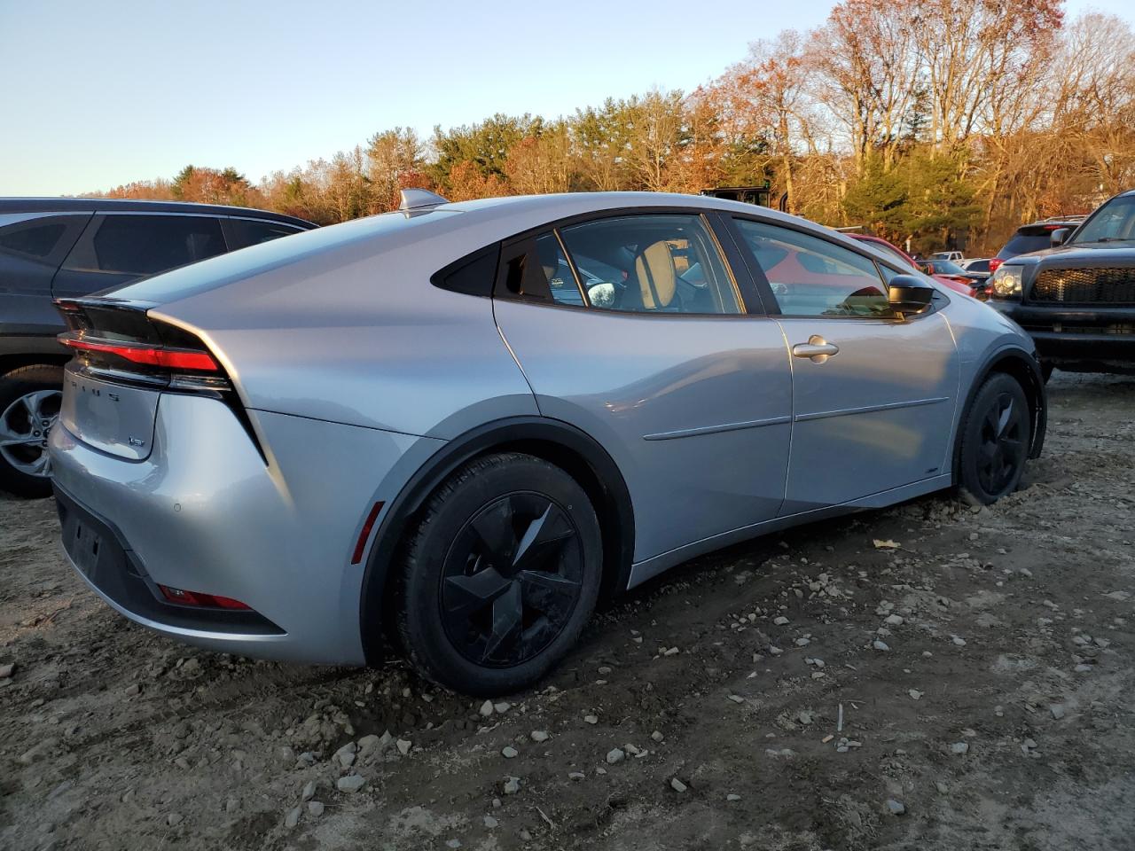2024 TOYOTA PRIUS LE photo 3
