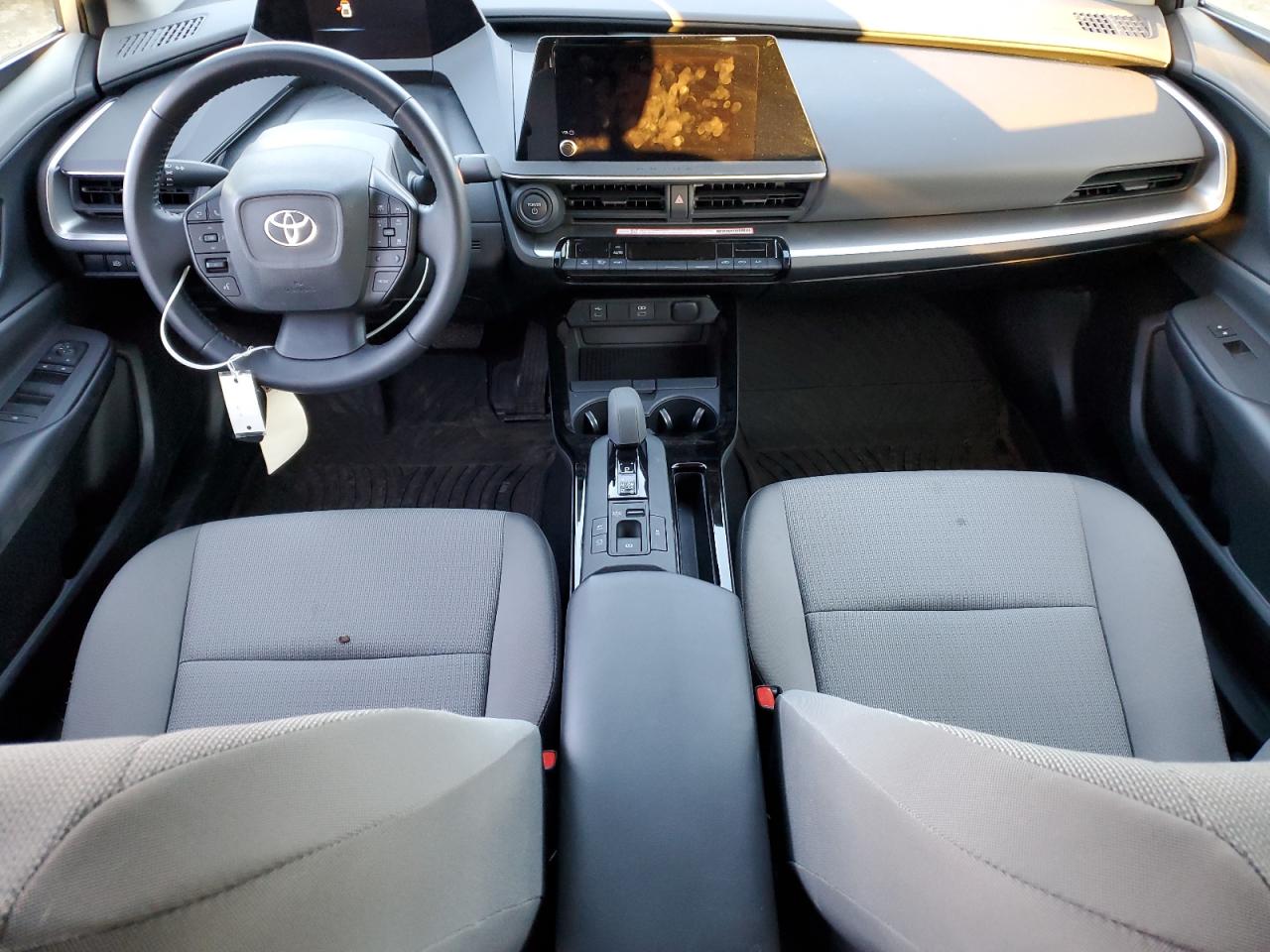 2024 TOYOTA PRIUS LE photo 8
