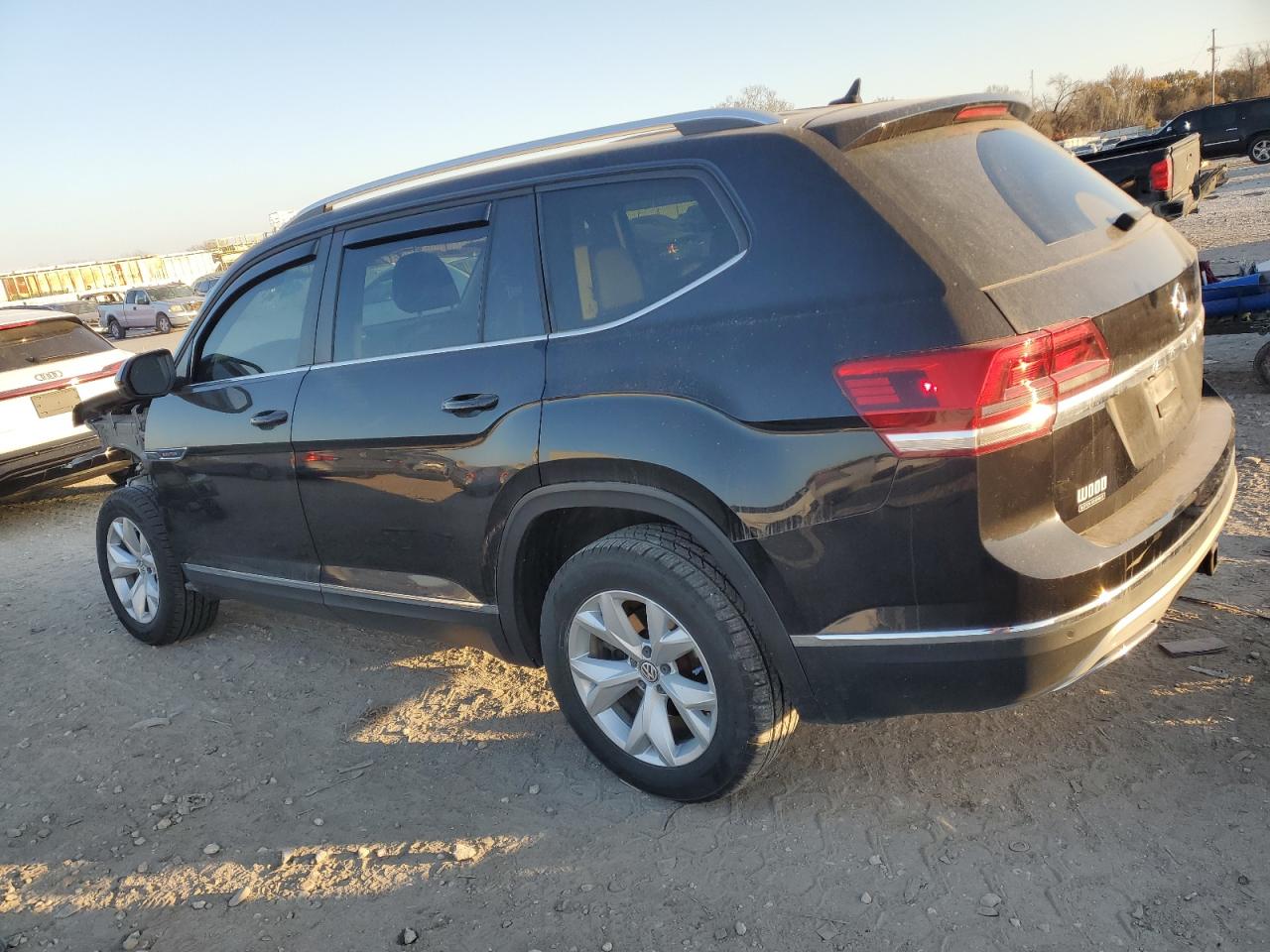 2018 VOLKSWAGEN ATLAS SEL photo 3