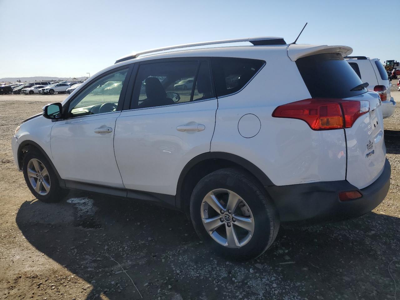 2015 TOYOTA RAV4 XLE photo 3