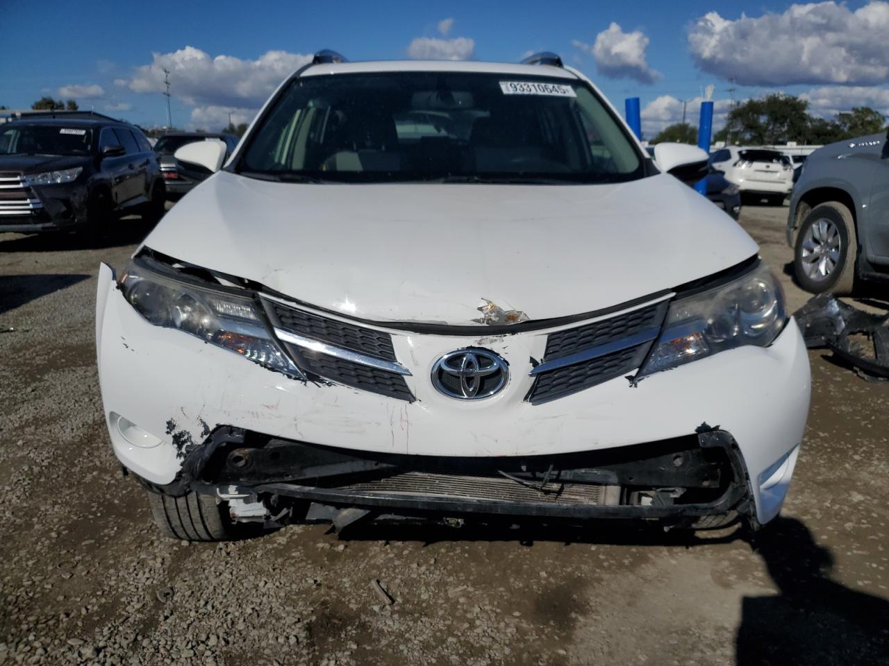2015 TOYOTA RAV4 XLE photo 9