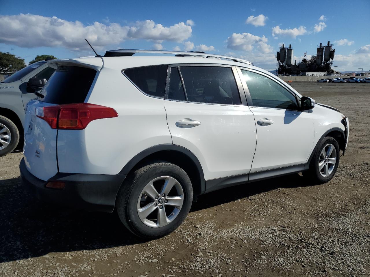 2015 TOYOTA RAV4 XLE photo 5