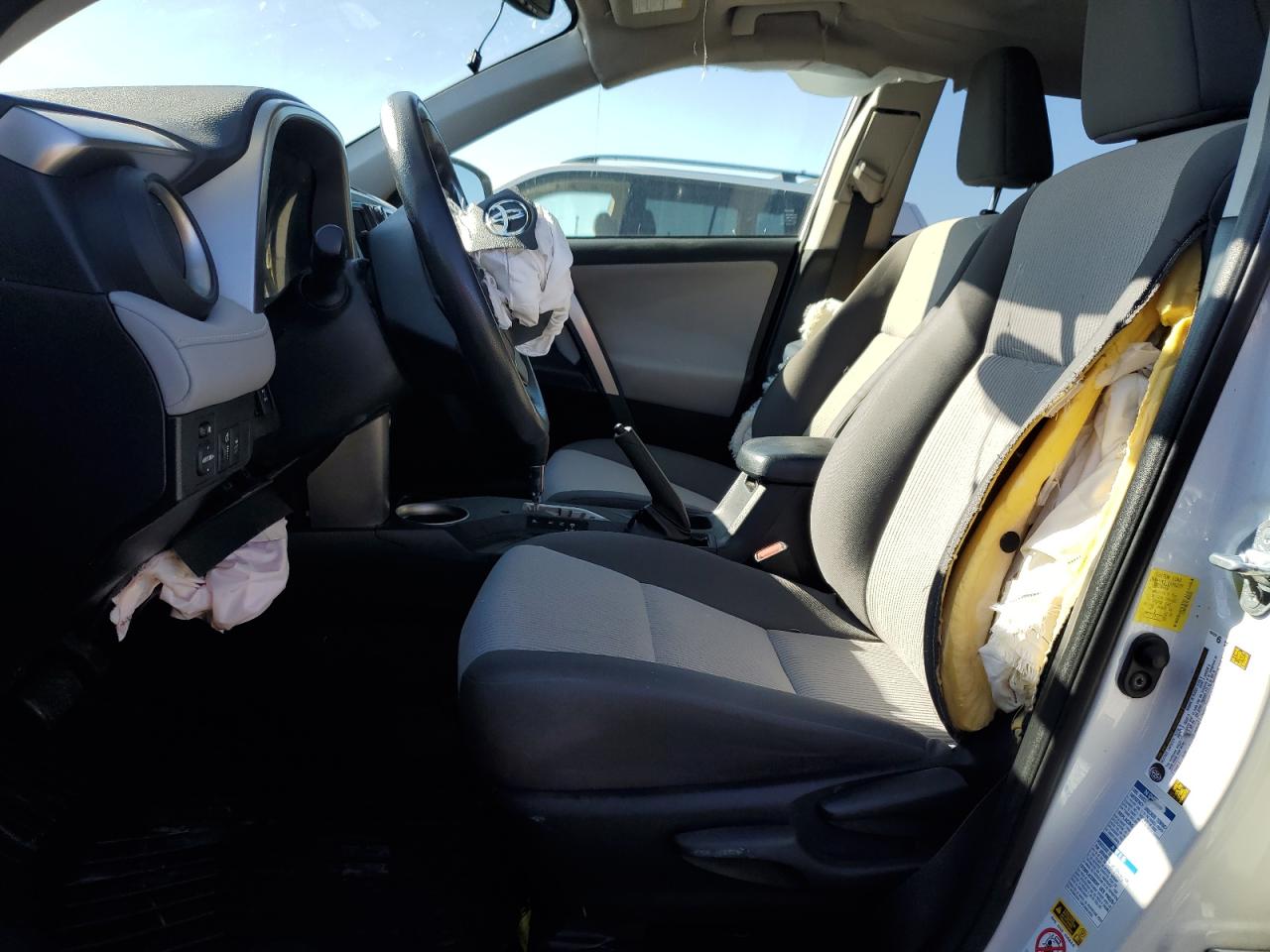 2015 TOYOTA RAV4 XLE photo 13