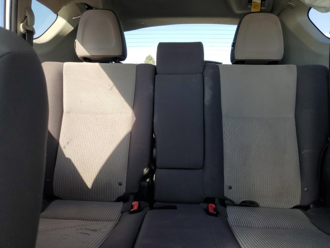 2015 TOYOTA RAV4 XLE photo 19