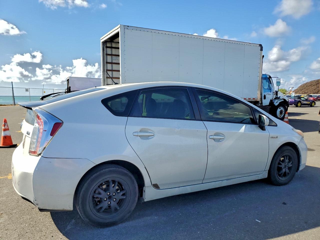 2013 TOYOTA PRIUS photo 5