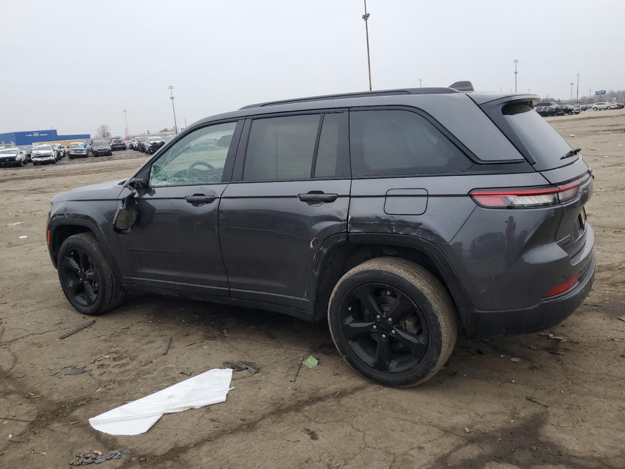 2023 JEEP GRAND CHEROKEE LAREDO photo 2