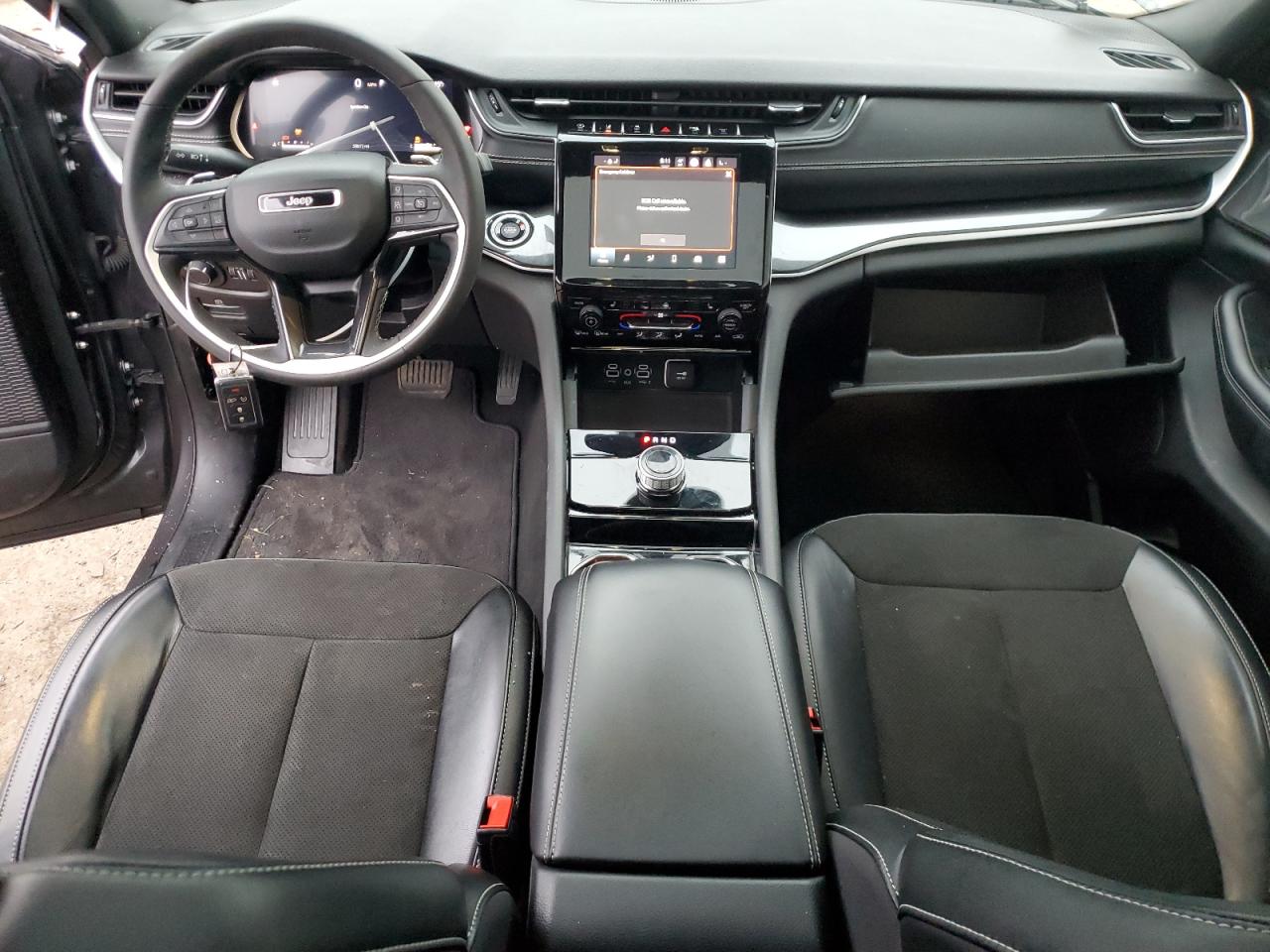 2023 JEEP GRAND CHEROKEE LAREDO photo 8
