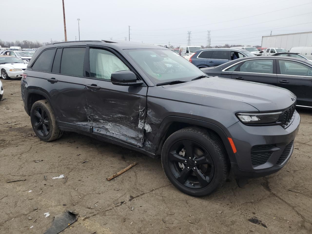 2023 JEEP GRAND CHEROKEE LAREDO photo 4