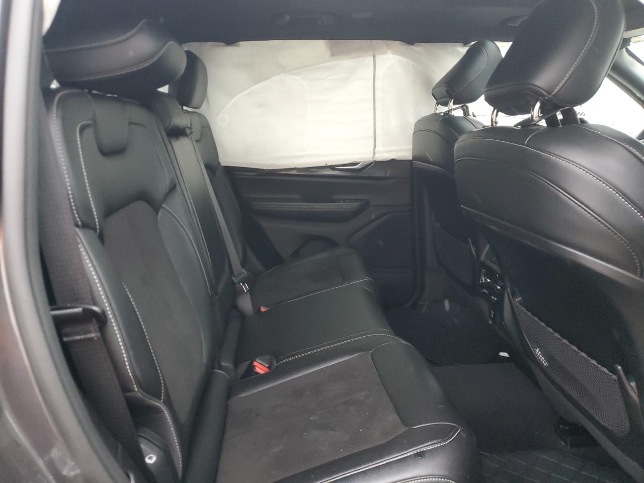 2023 JEEP GRAND CHEROKEE LAREDO photo 11