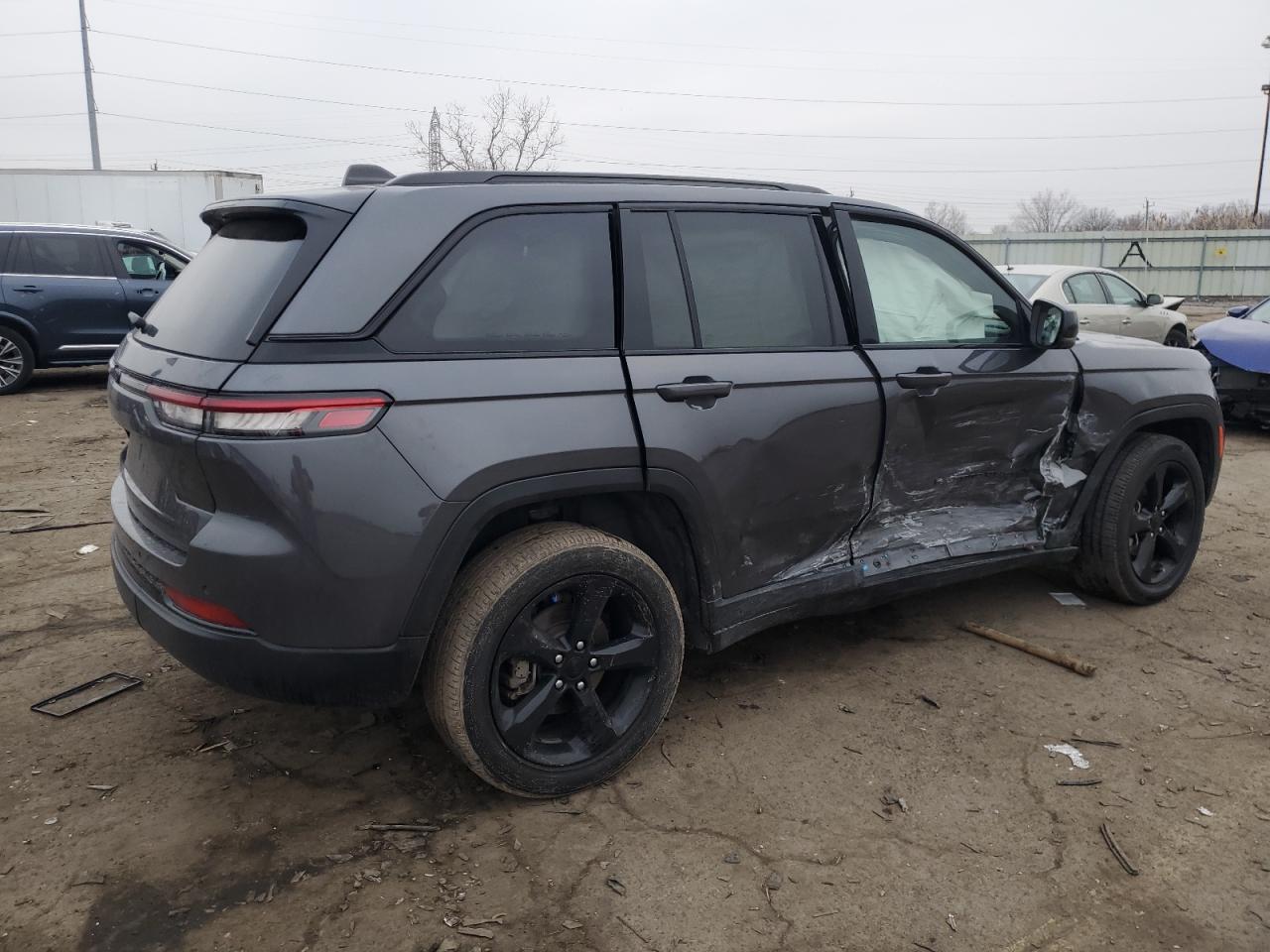 2023 JEEP GRAND CHEROKEE LAREDO photo 3