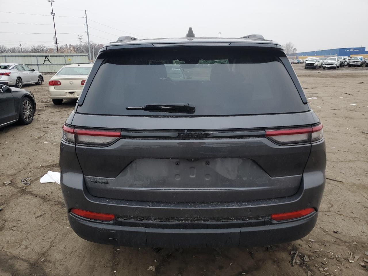 2023 JEEP GRAND CHEROKEE LAREDO photo 6