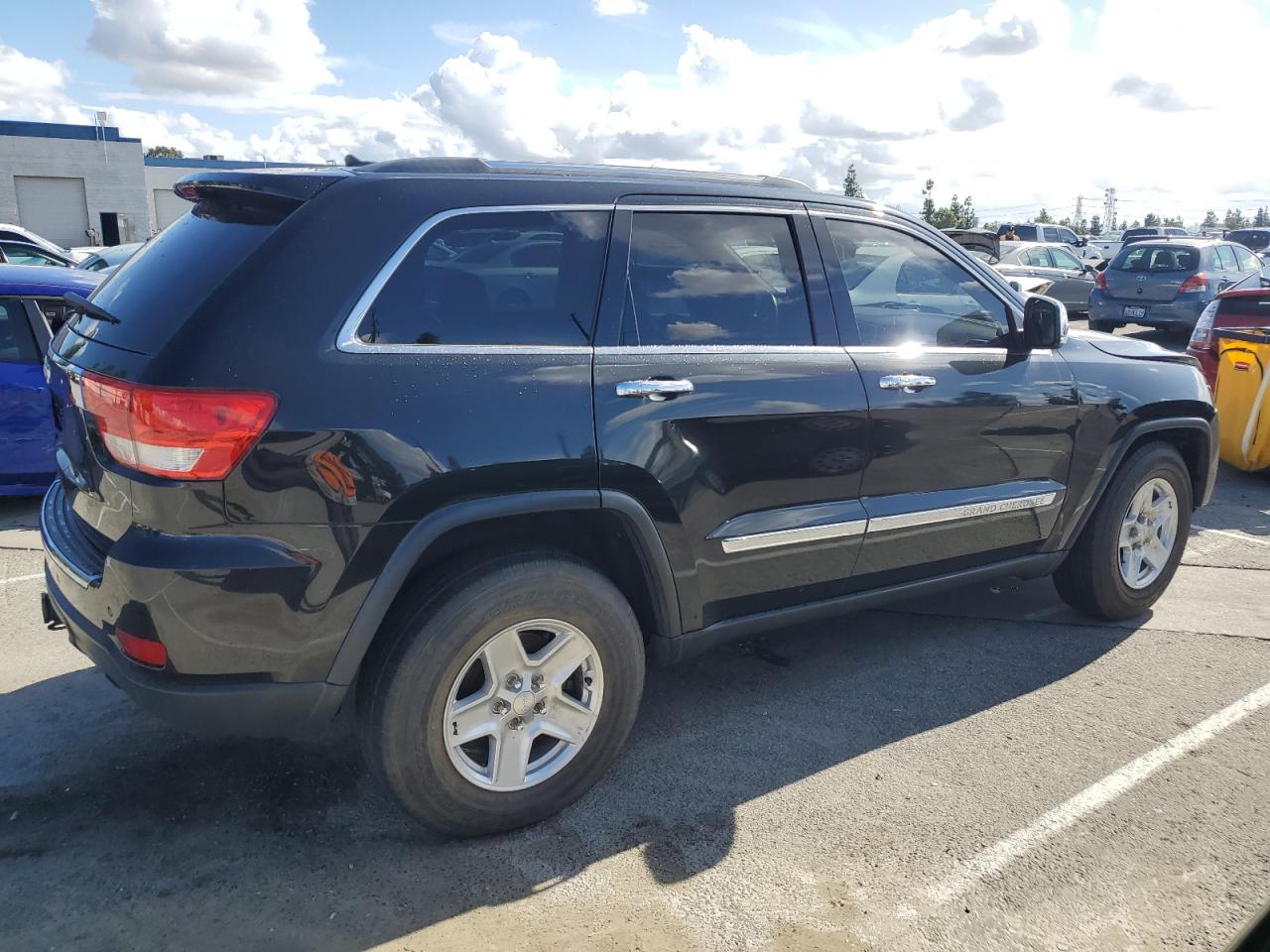 2012 JEEP GRAND CHEROKEE OVERLAND photo 3