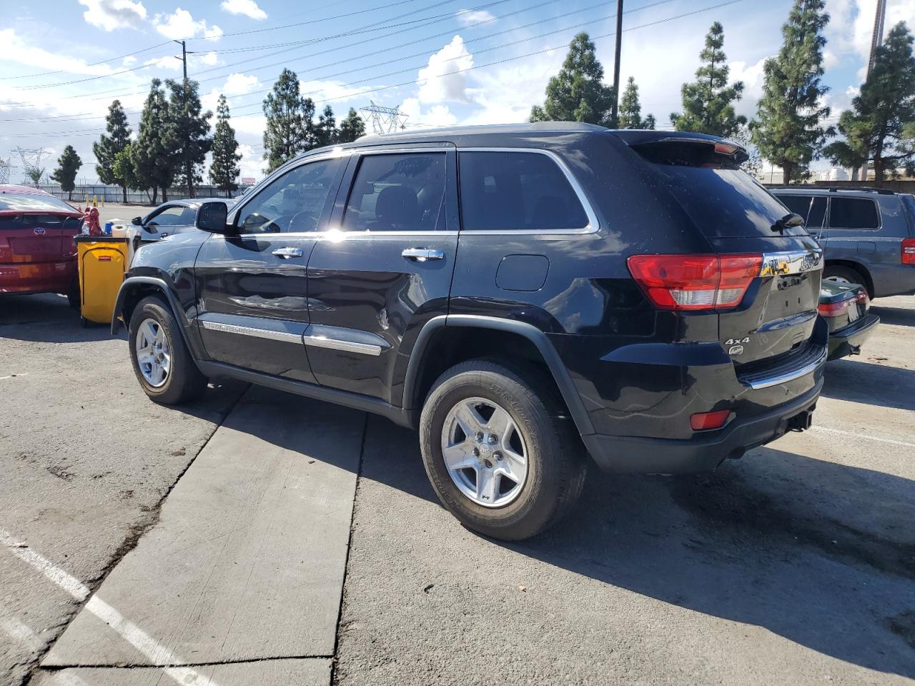 2012 JEEP GRAND CHEROKEE OVERLAND photo 2