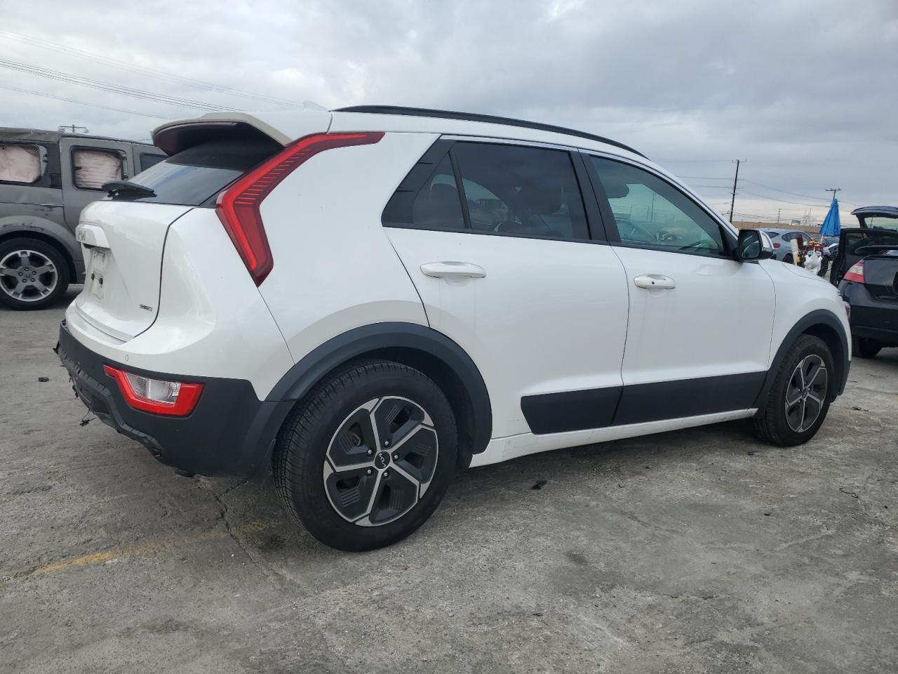 2023 KIA NIRO EX photo 3