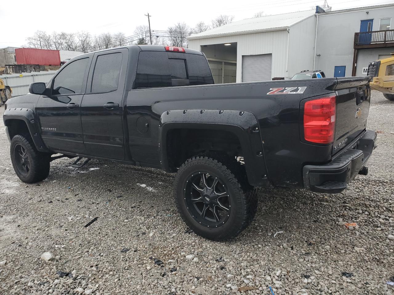 2016 CHEVROLET SILVERADO K1500 LT photo 2