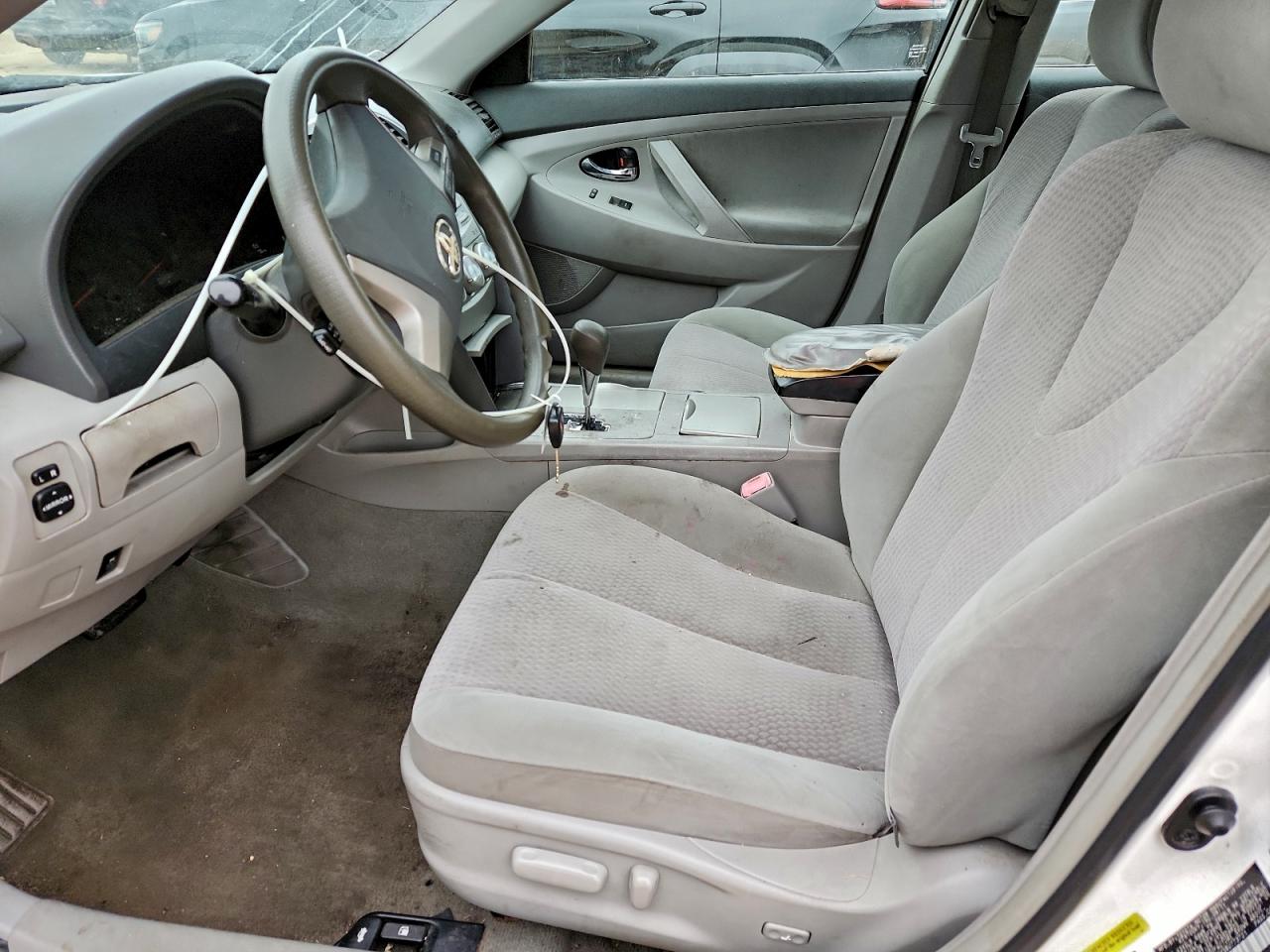 2011 TOYOTA CAMRY BASE photo 13