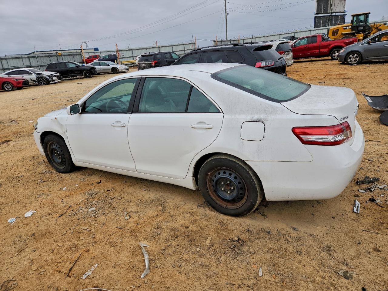2011 TOYOTA CAMRY BASE photo 3