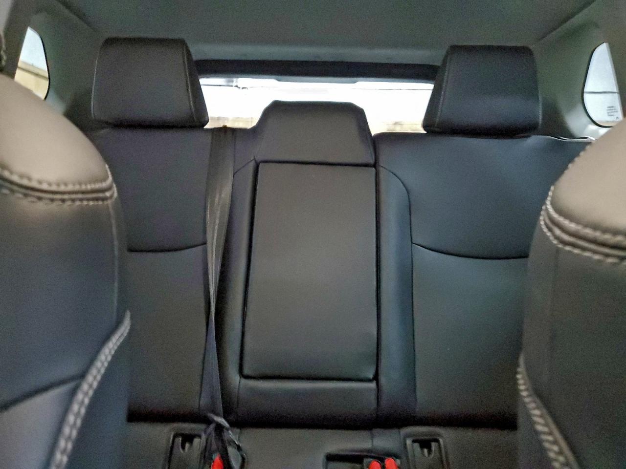 2025 TOYOTA COROLLA CROSS XLE photo 19