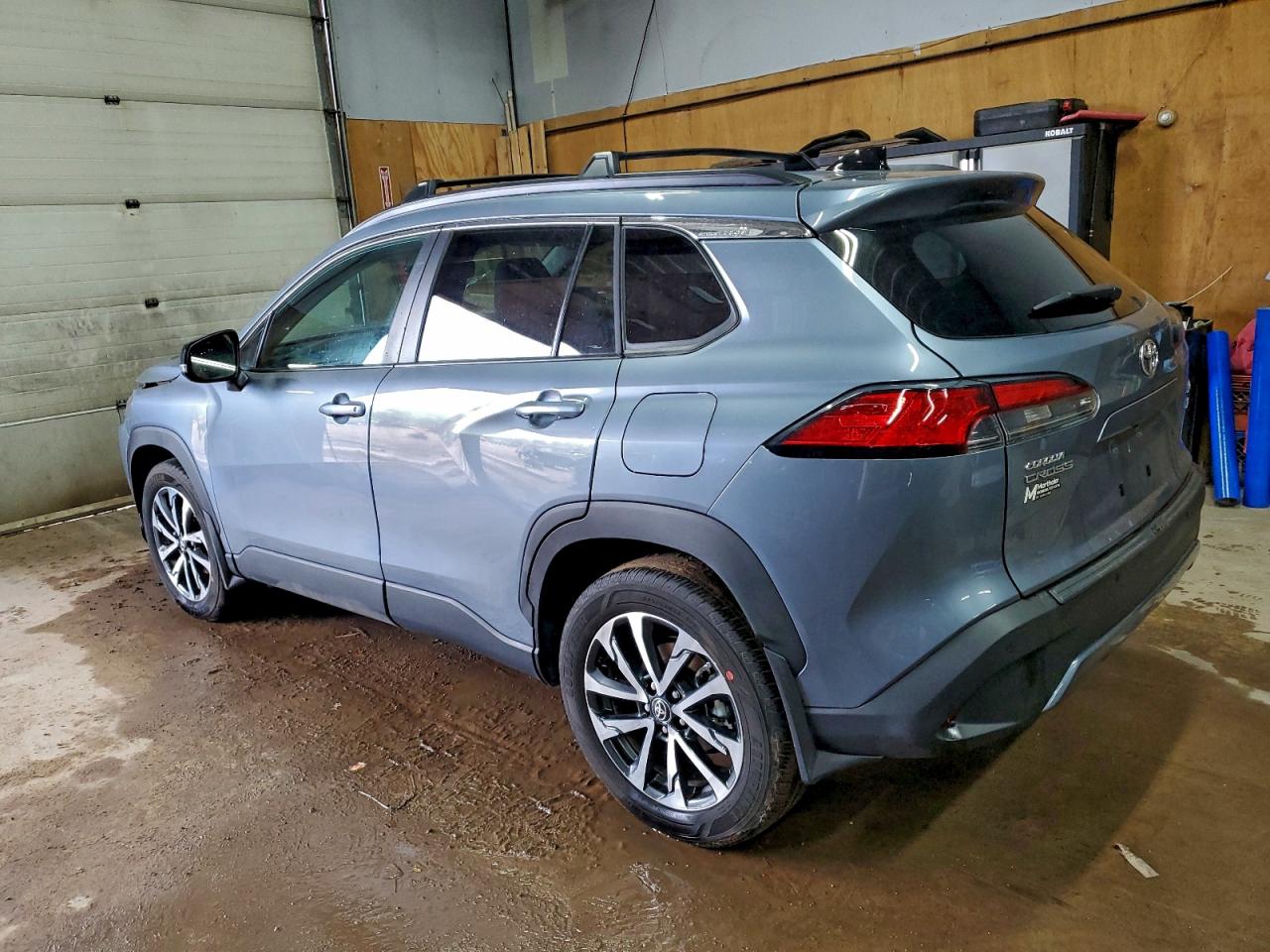 2025 TOYOTA COROLLA CROSS XLE photo 3
