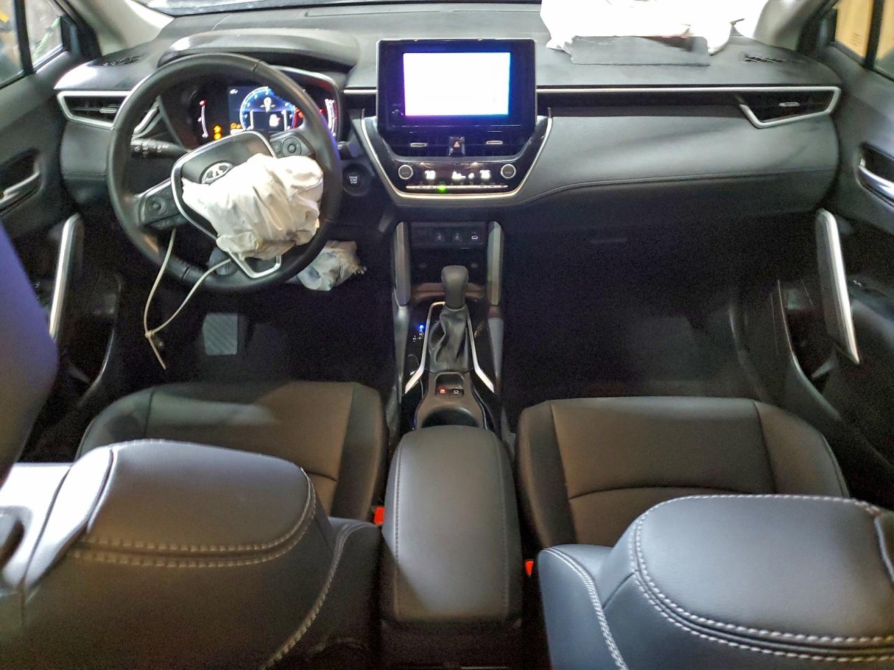 2025 TOYOTA COROLLA CROSS XLE photo 15