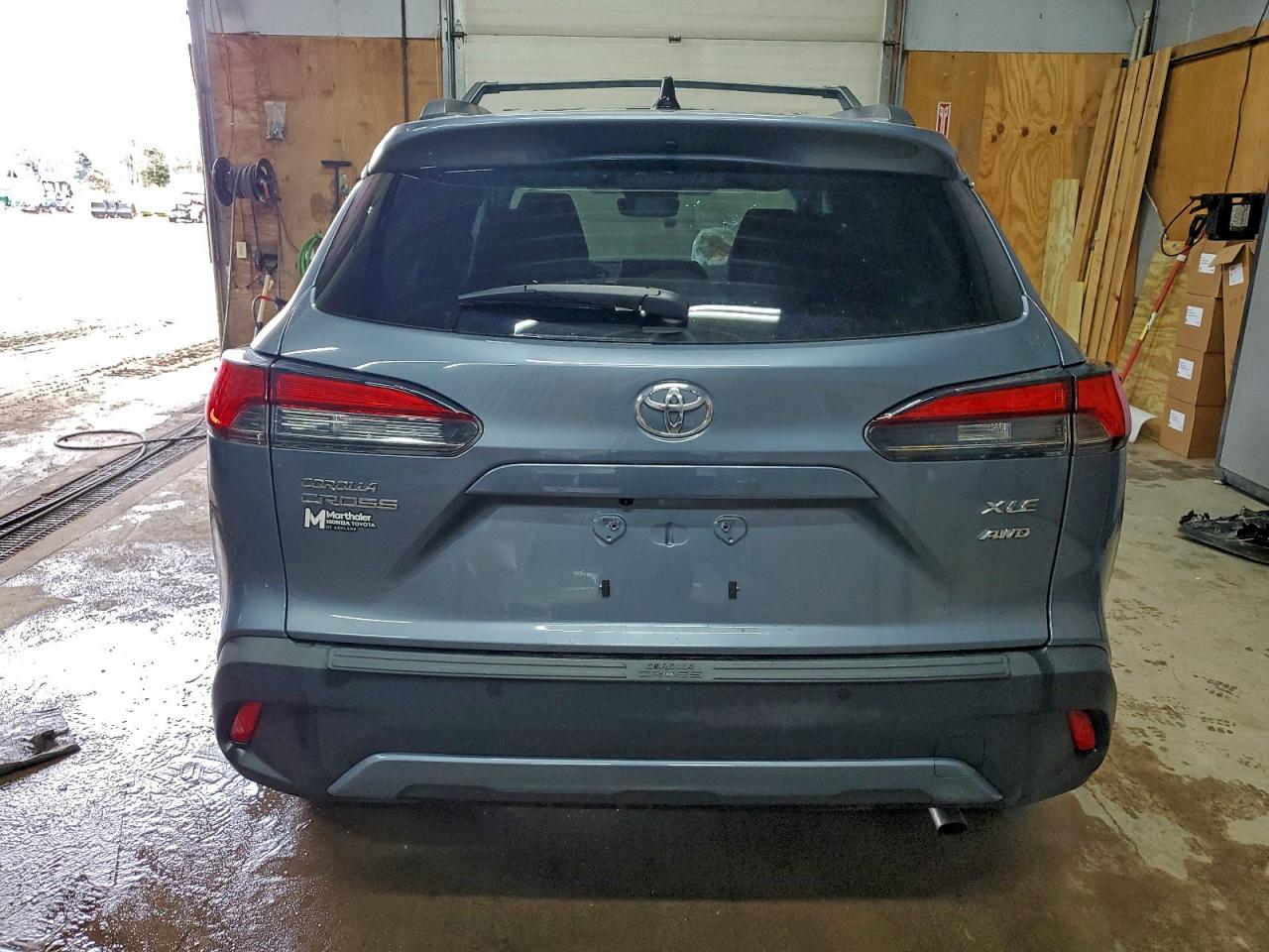 2025 TOYOTA COROLLA CROSS XLE photo 11