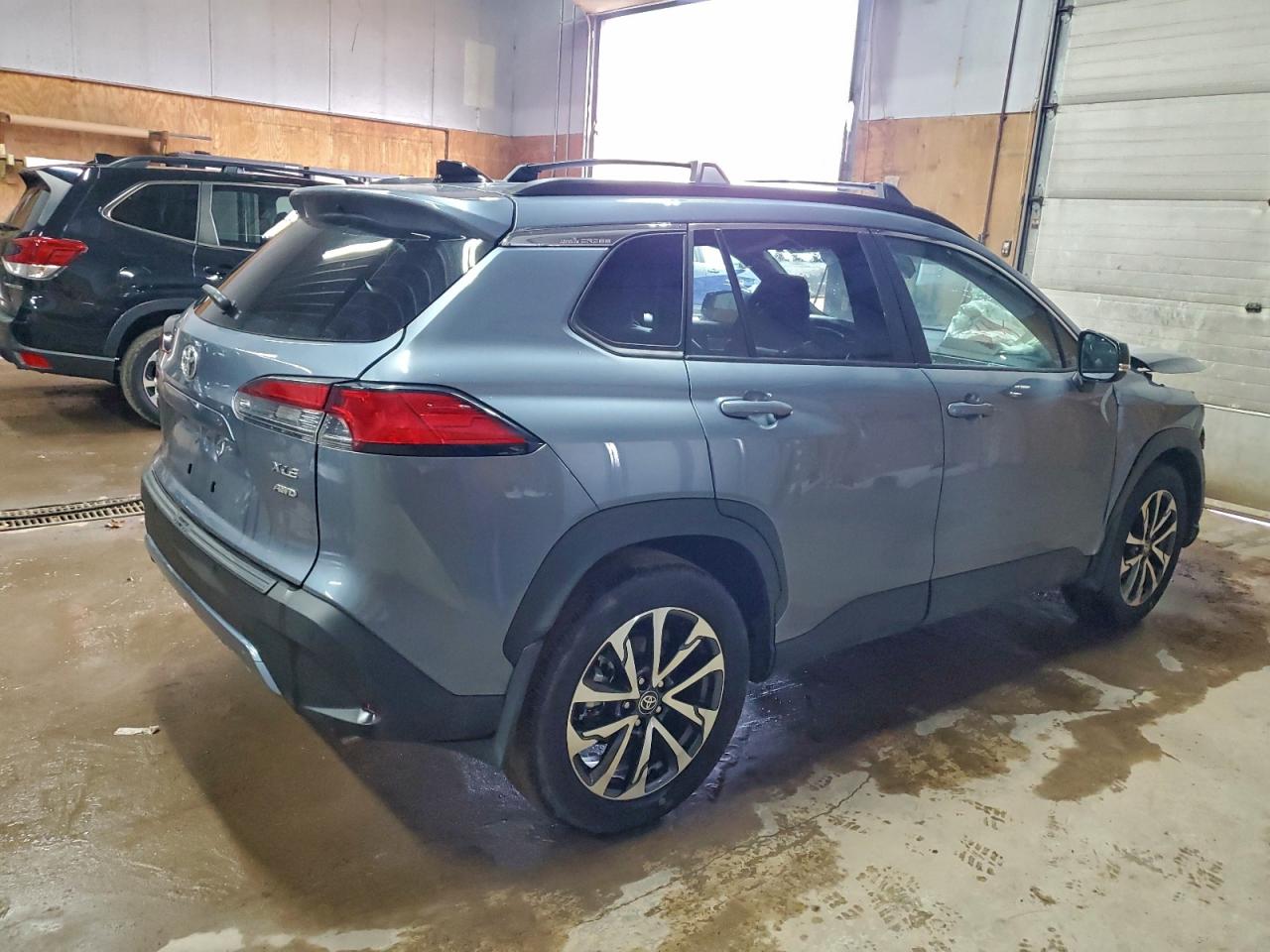 2025 TOYOTA COROLLA CROSS XLE photo 5