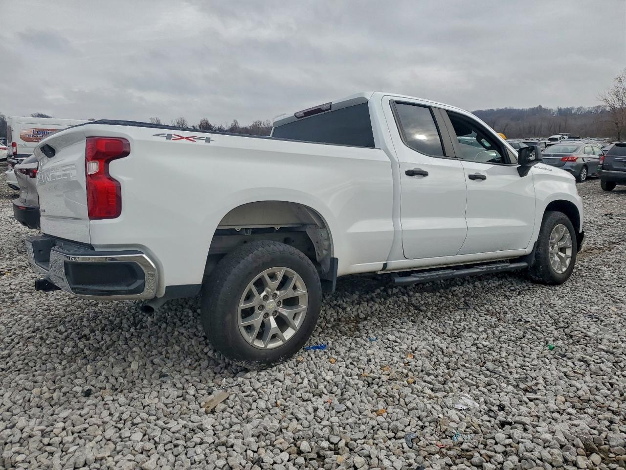 2021 CHEVROLET SILVERADO K1500 photo 3