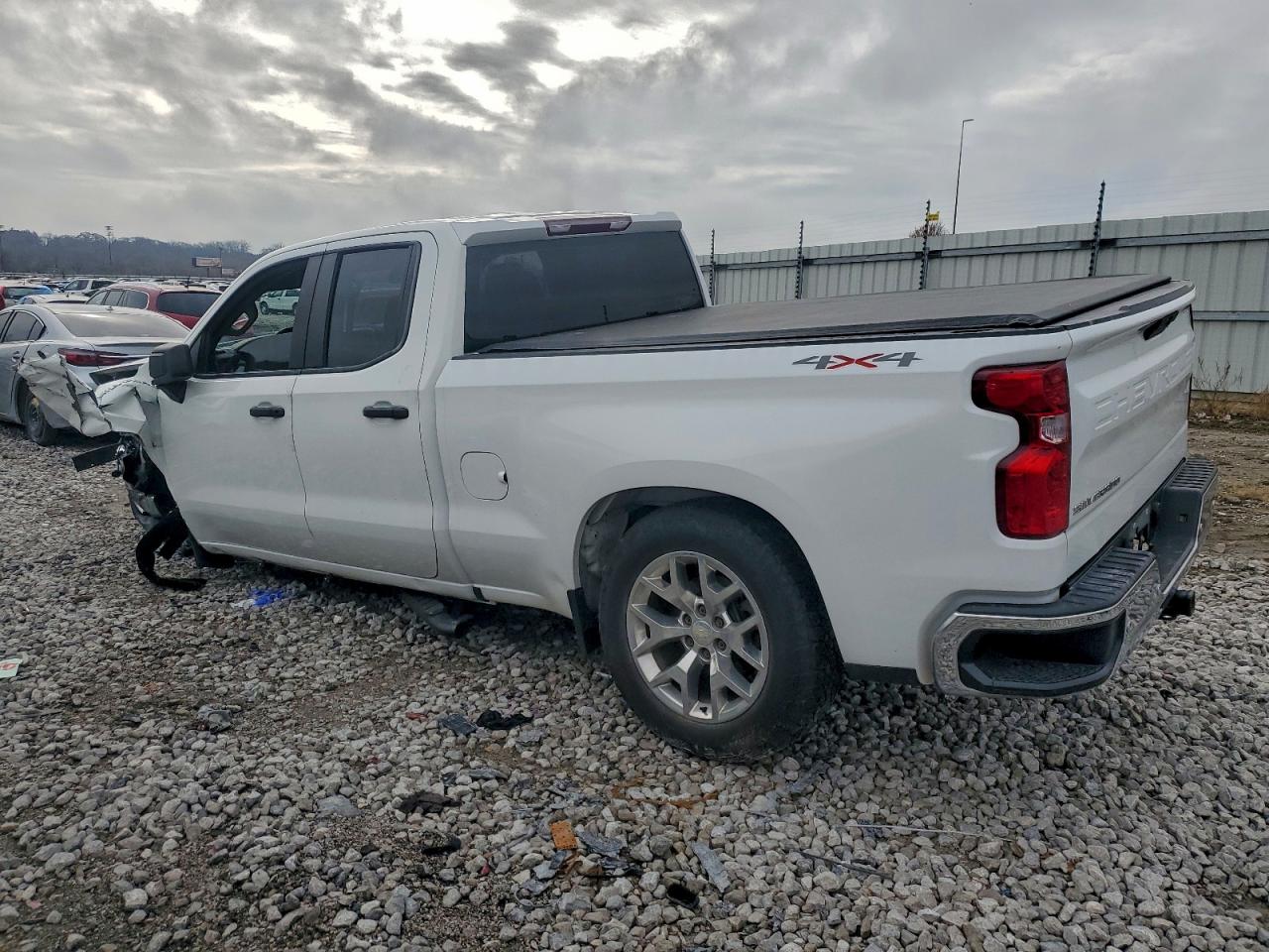 2021 CHEVROLET SILVERADO K1500 photo 2