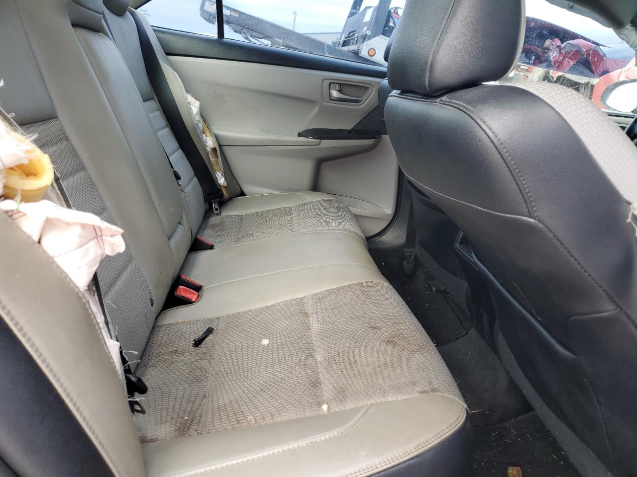 2017 TOYOTA CAMRY LE photo 19
