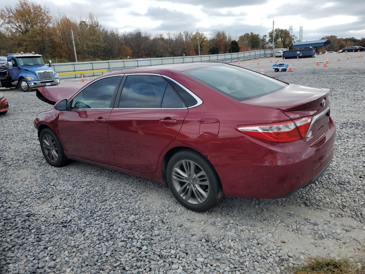 2017 TOYOTA CAMRY LE photo 3