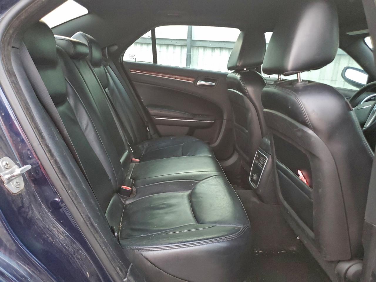 2014 CHRYSLER 300 photo 10