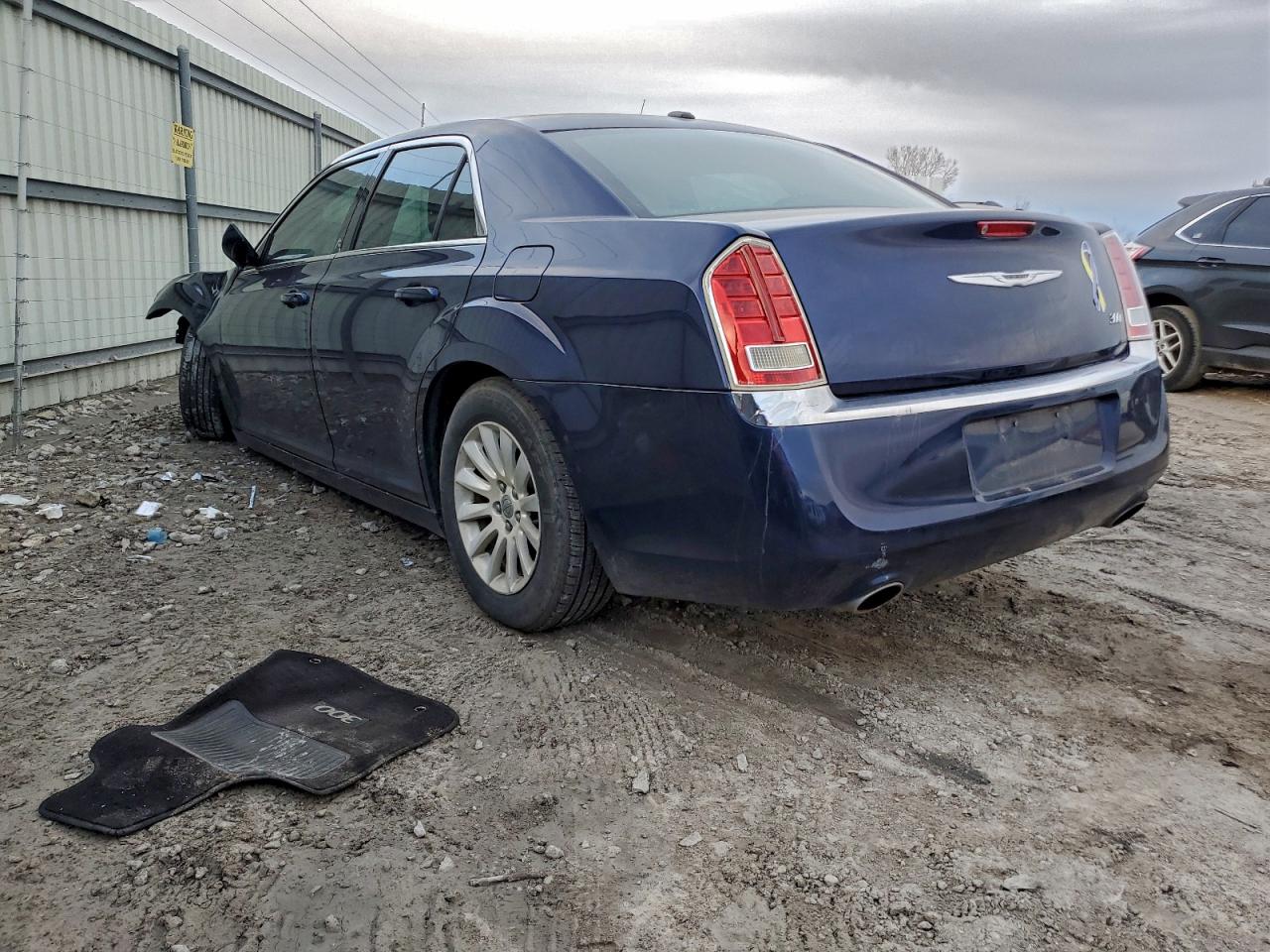 2014 CHRYSLER 300 photo 2