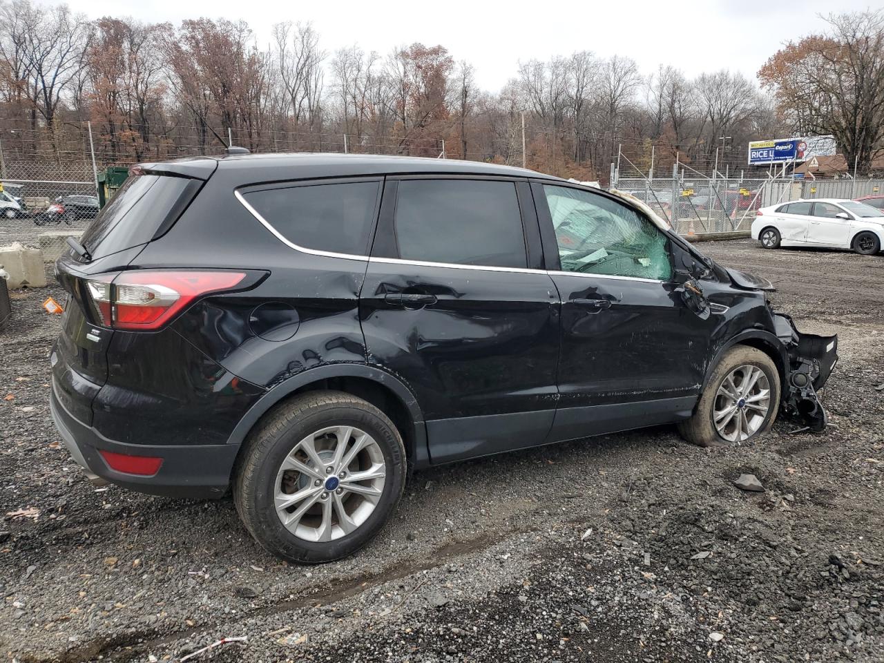 2017 FORD ESCAPE SE photo 3