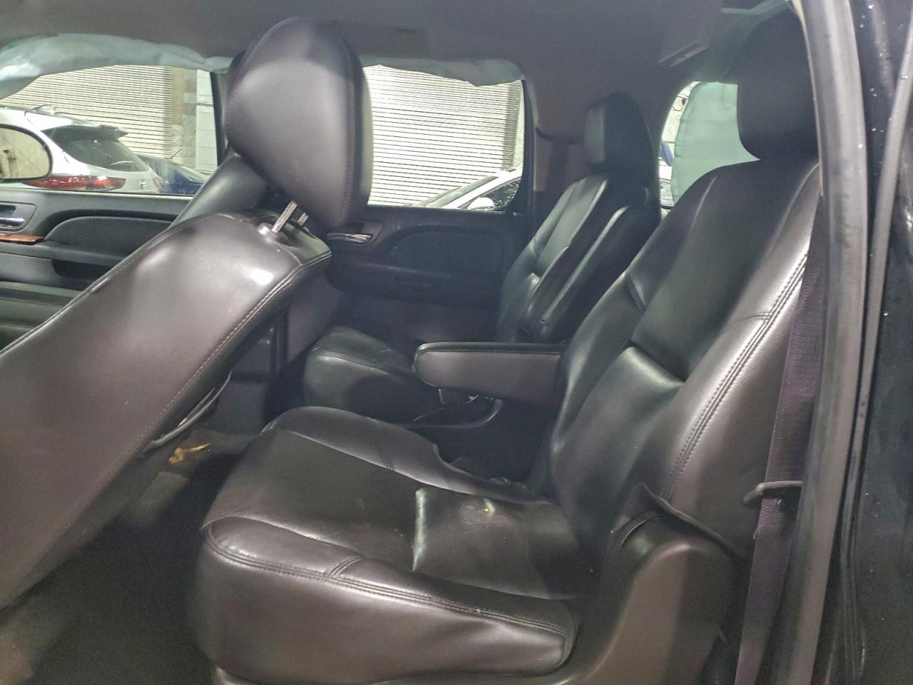 2013 CHEVROLET SUBURBAN K1500 LTZ photo 21