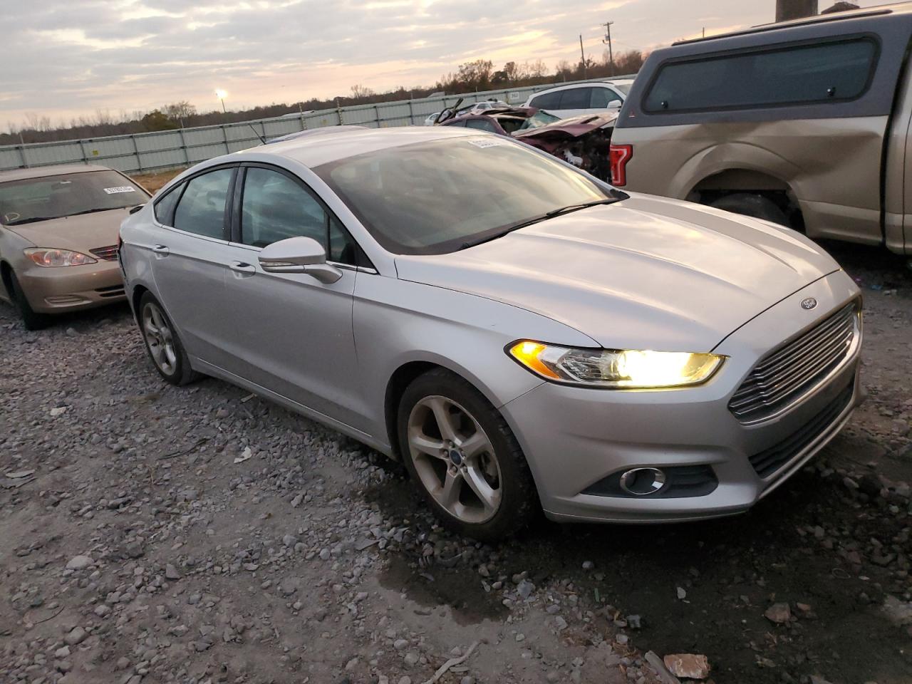 2014 FORD FUSION SE photo 4