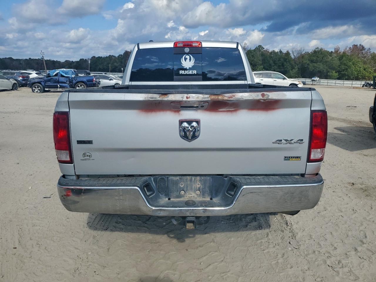 2015 RAM 1500 SLT photo 6