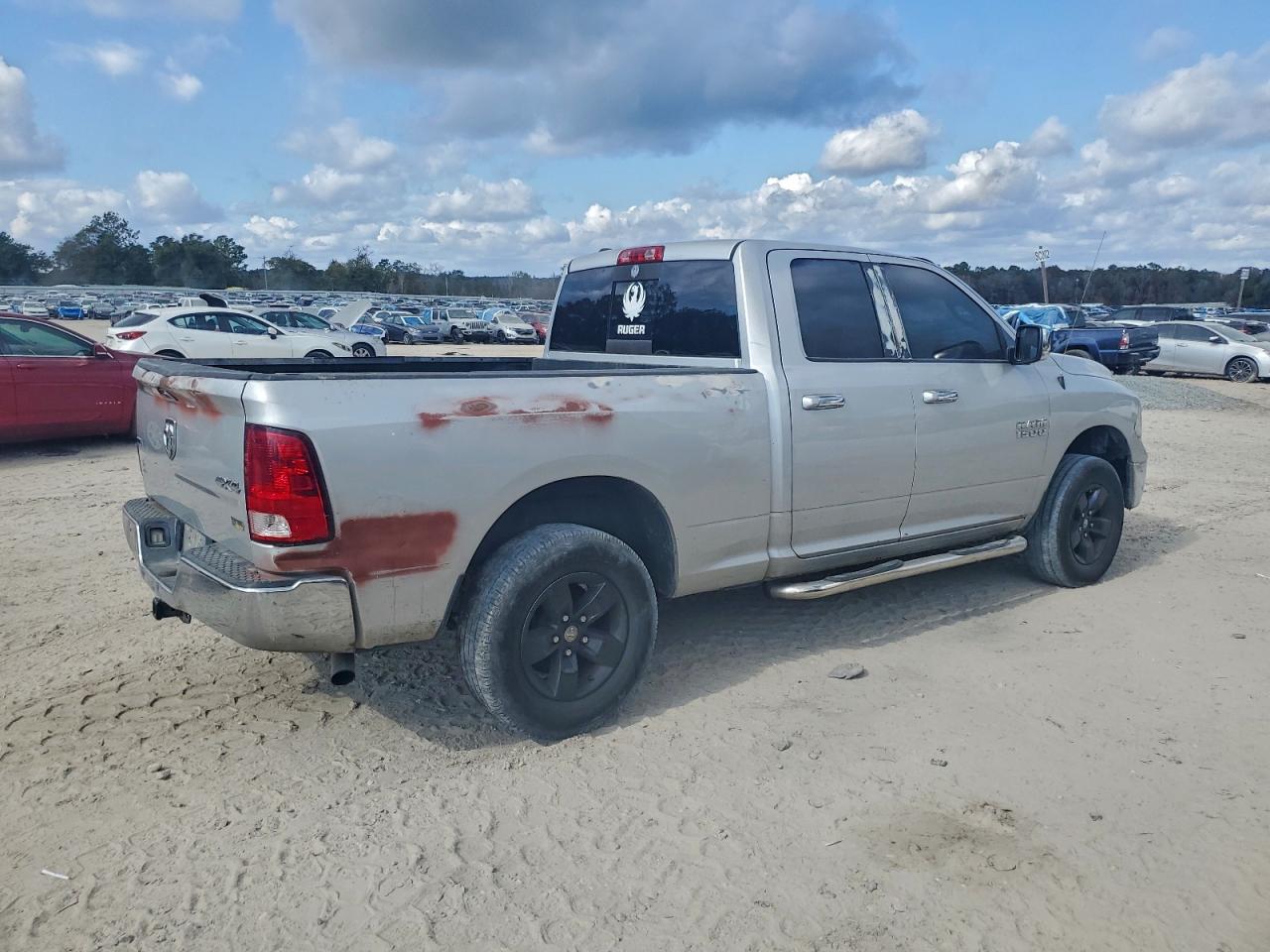 2015 RAM 1500 SLT photo 3