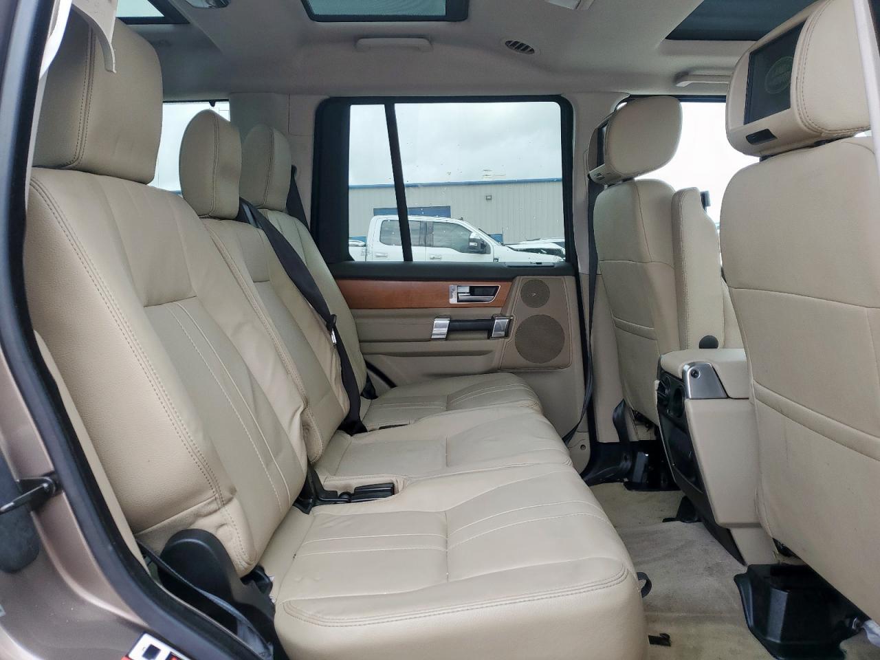2015 LAND ROVER LR4 HSE photo 31