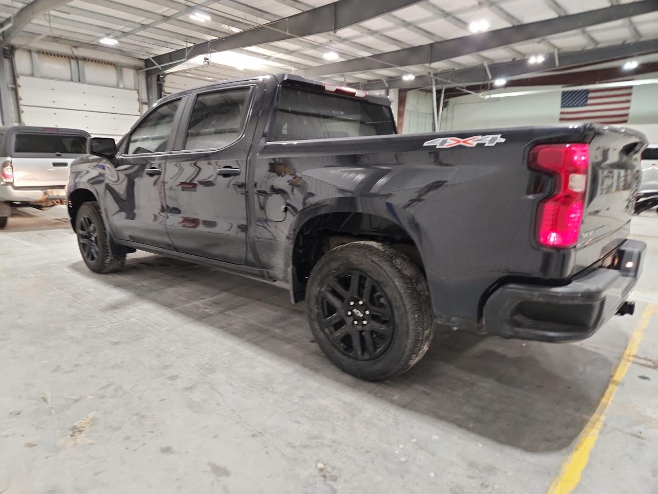 2023 CHEVROLET SILVERADO K1500 CUSTOM photo 2