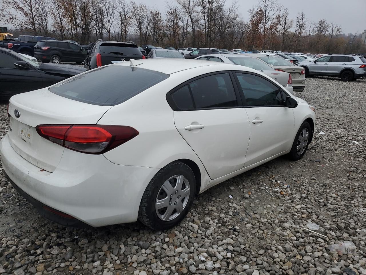 2017 KIA FORTE LX photo 3