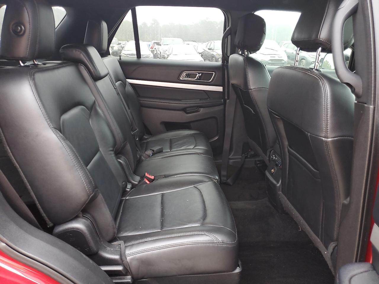 2017 FORD EXPLORER XLT photo 31